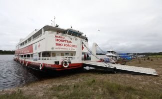 Barco-hospital_-Foto-Alex-Pazuello_Secom-2